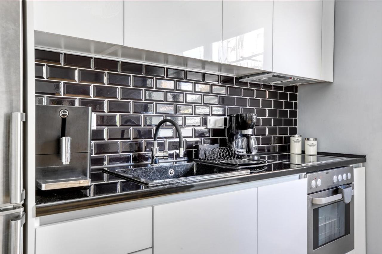 Spacious Flat With Courtyard And Private Parking! Atena Exterior foto