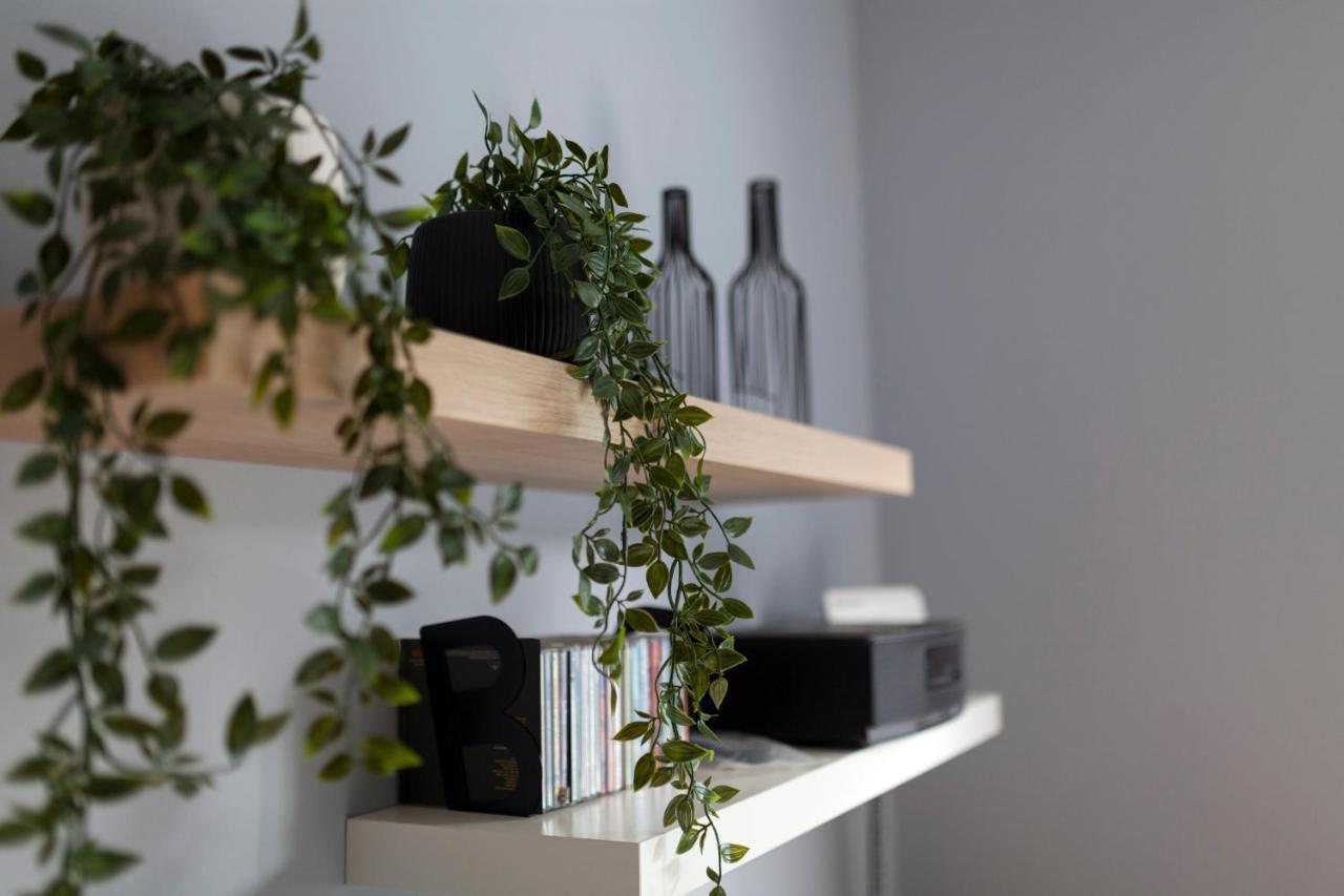 Spacious Flat With Courtyard And Private Parking! Atena Exterior foto